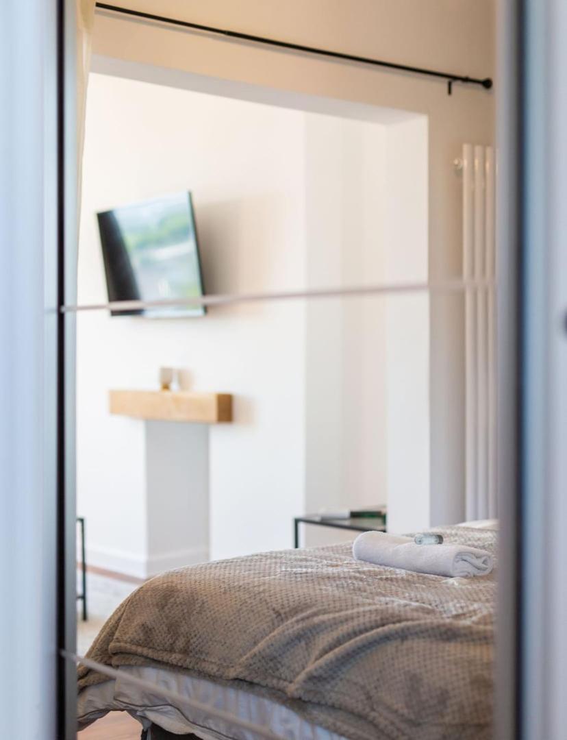 Studio Apartment With 65" Smart Tv Newport Kültér fotó
