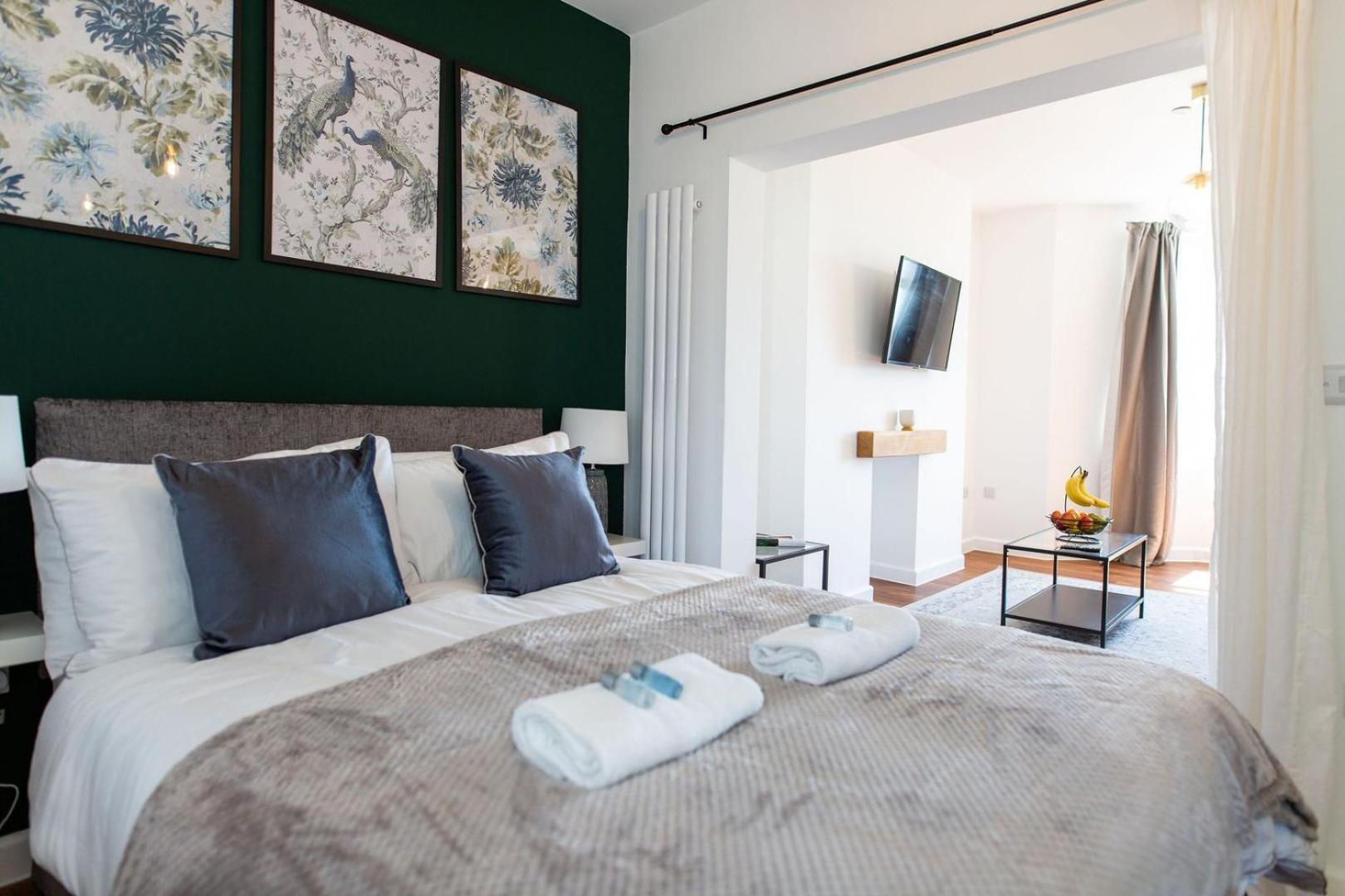 Studio Apartment With 65" Smart Tv Newport Kültér fotó