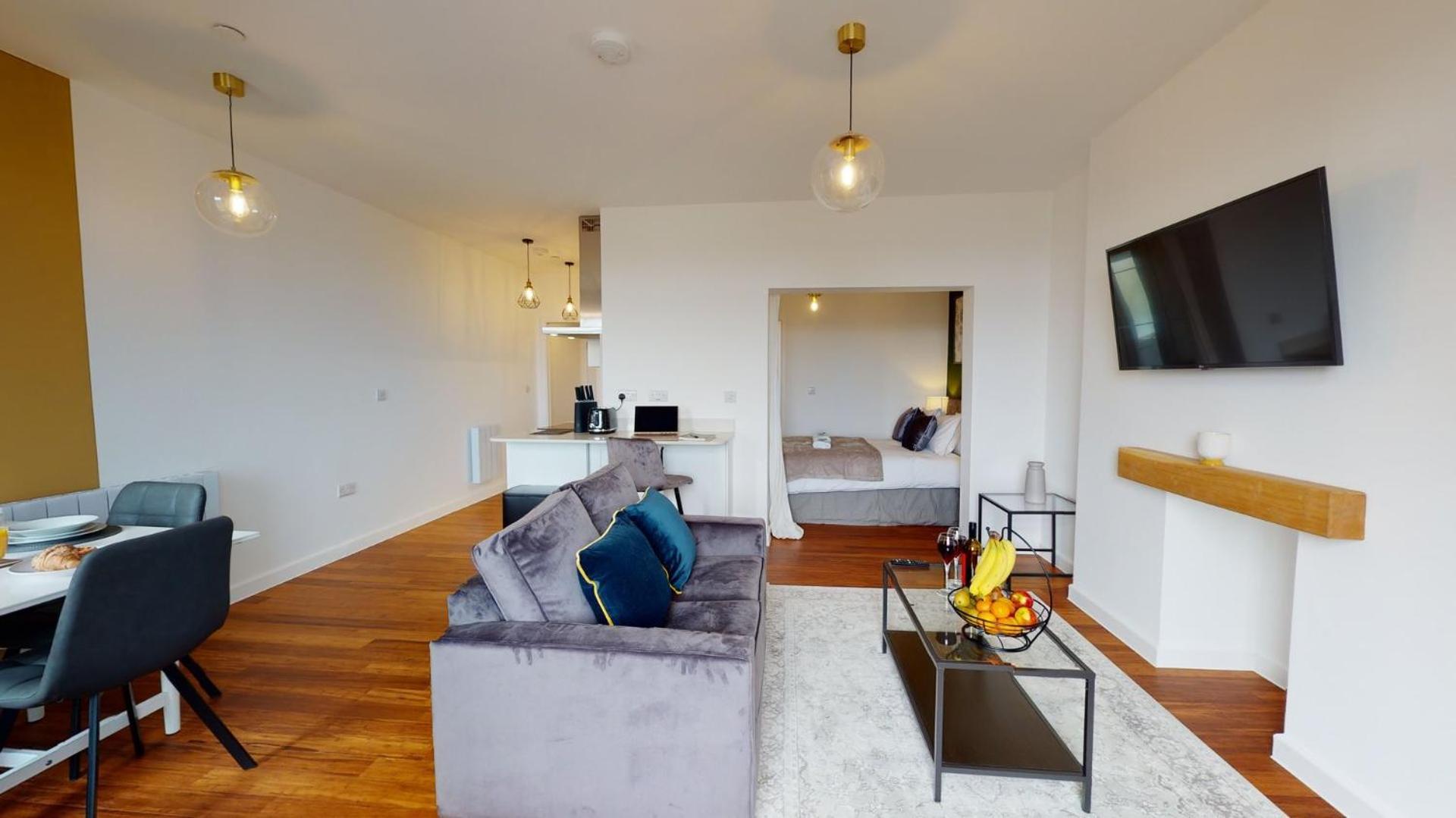 Studio Apartment With 65" Smart Tv Newport Kültér fotó