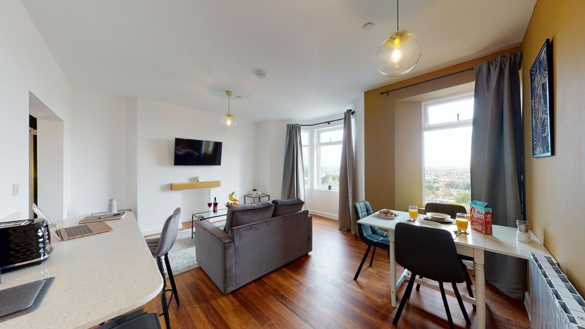 Studio Apartment With 65" Smart Tv Newport Kültér fotó
