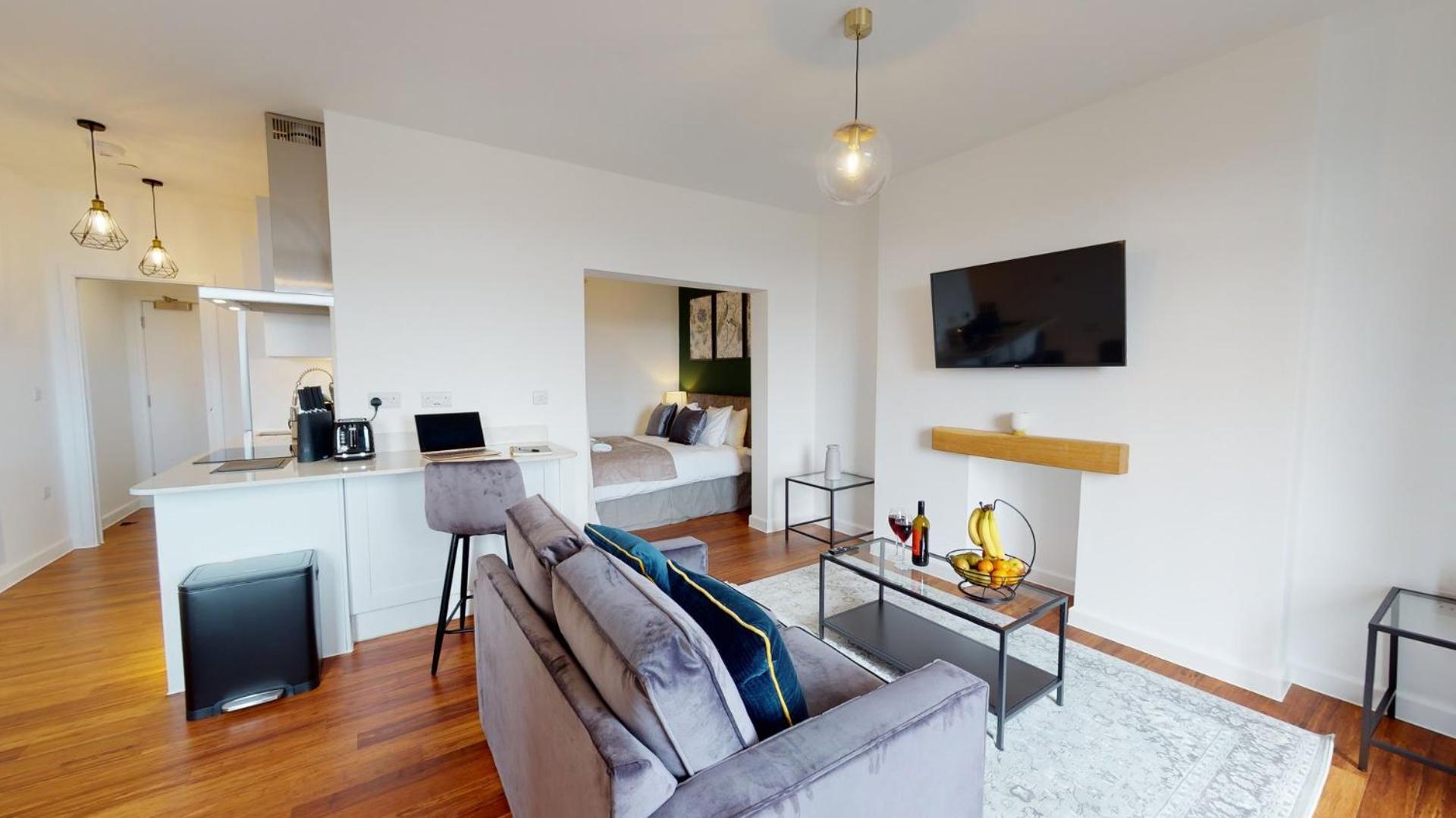 Studio Apartment With 65" Smart Tv Newport Kültér fotó