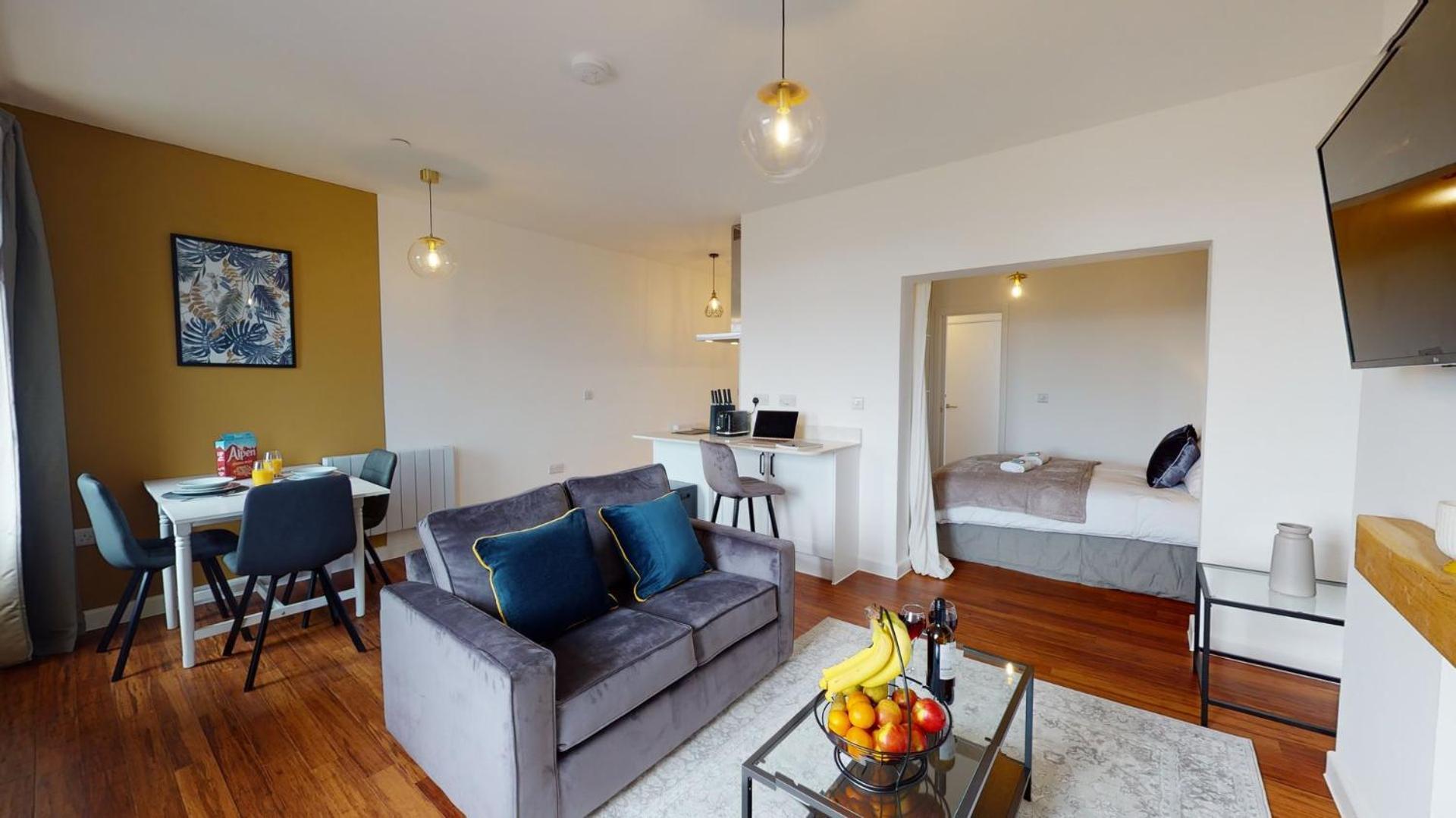 Studio Apartment With 65" Smart Tv Newport Kültér fotó