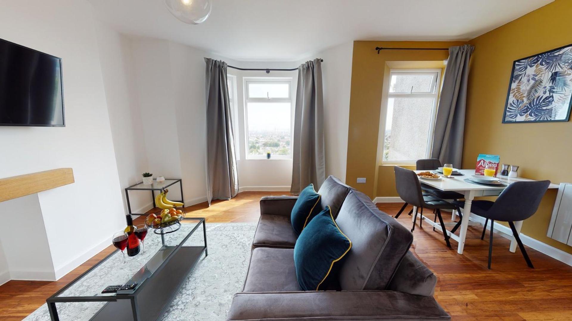 Studio Apartment With 65" Smart Tv Newport Kültér fotó