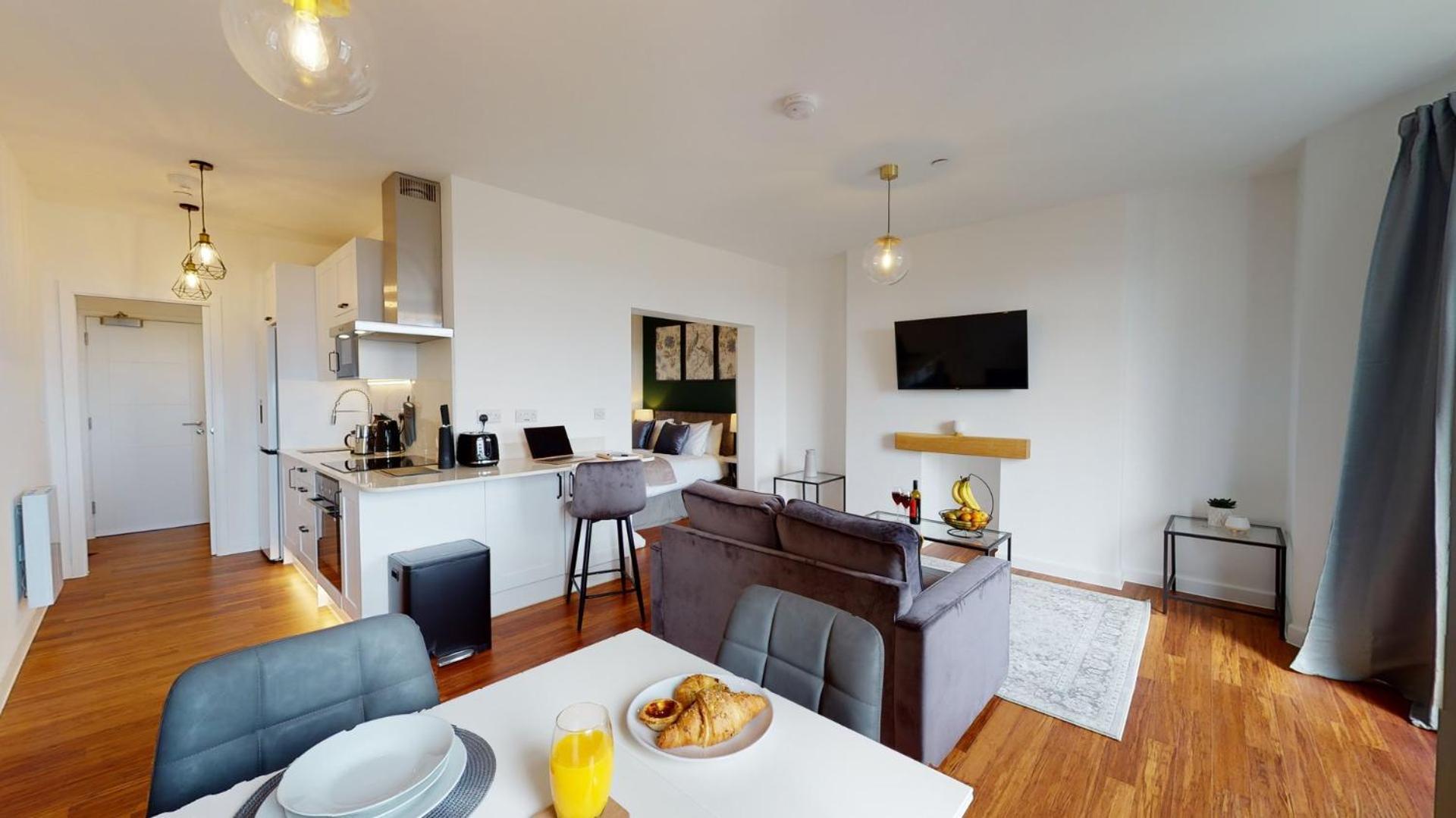 Studio Apartment With 65" Smart Tv Newport Kültér fotó